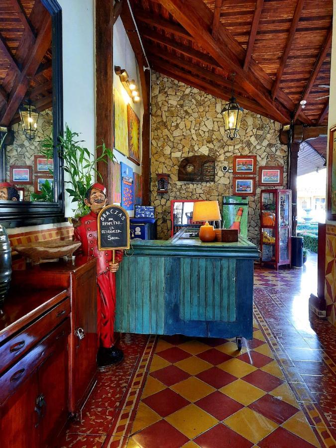 Hotel La Posada Del Doctor Leon Bagian luar foto
