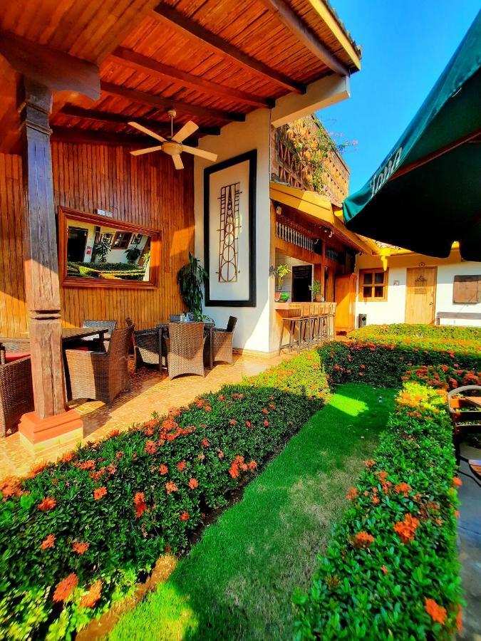 Hotel La Posada Del Doctor Leon Bagian luar foto