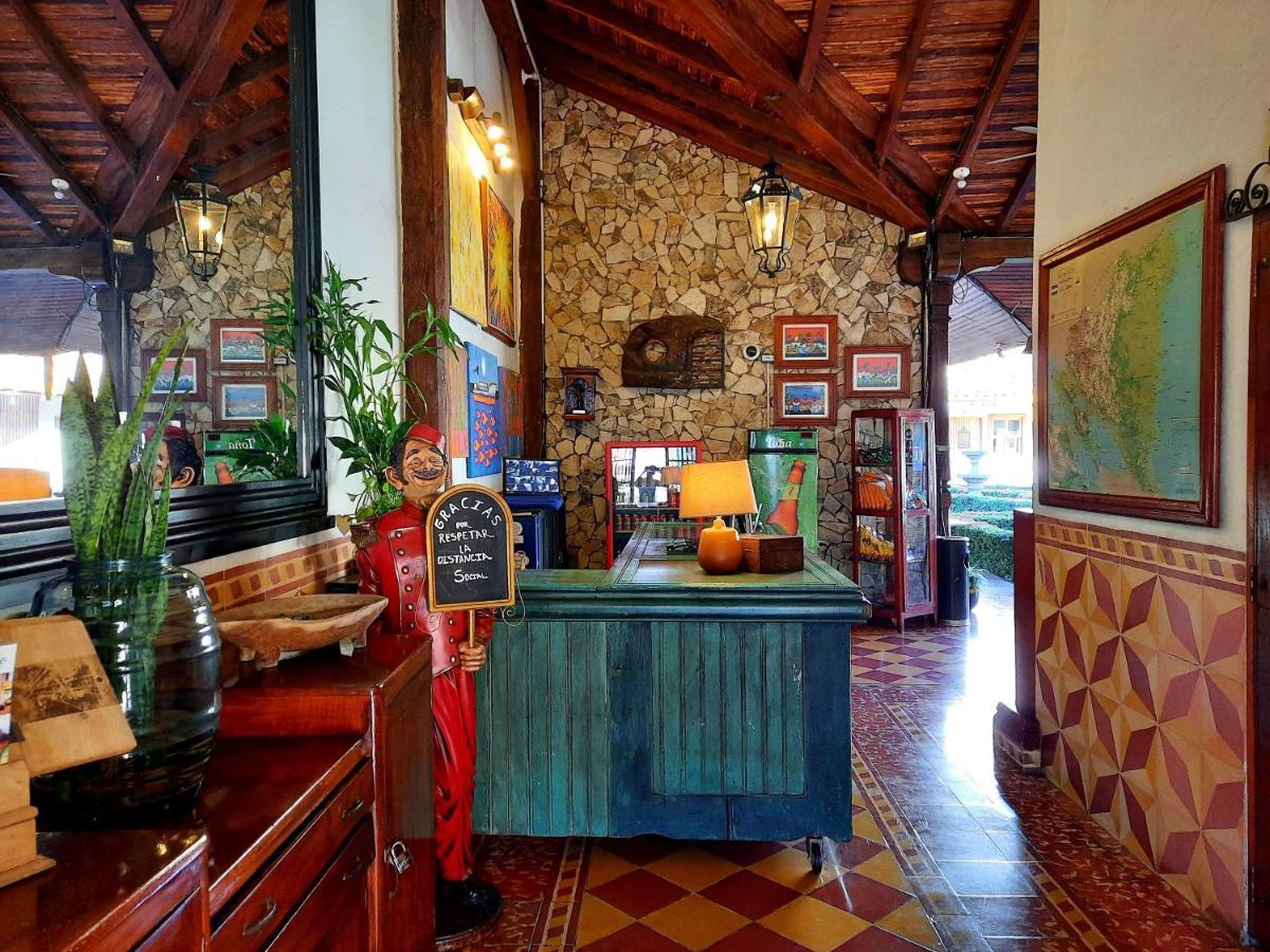 Hotel La Posada Del Doctor Leon Bagian luar foto