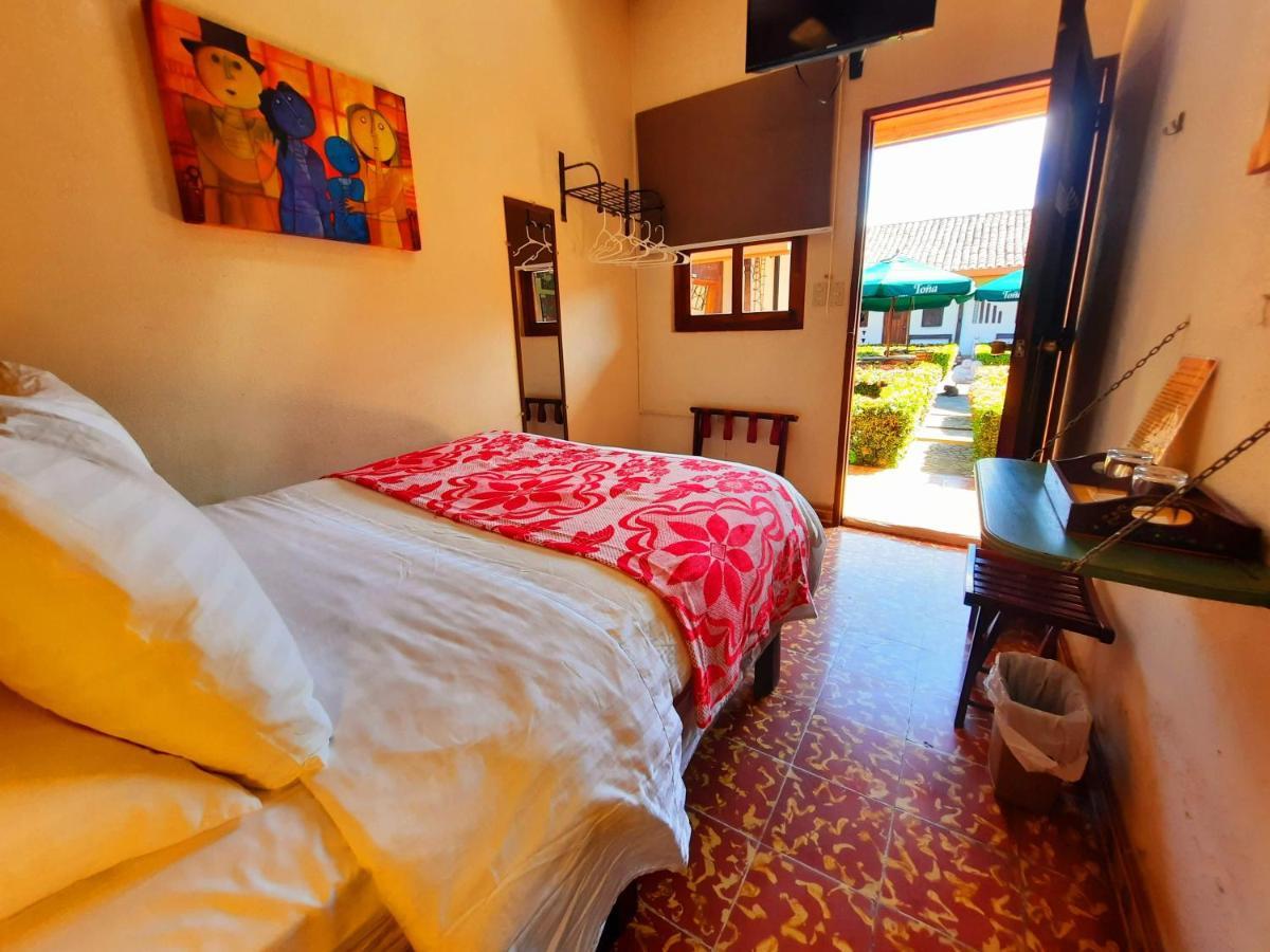 Hotel La Posada Del Doctor Leon Bagian luar foto